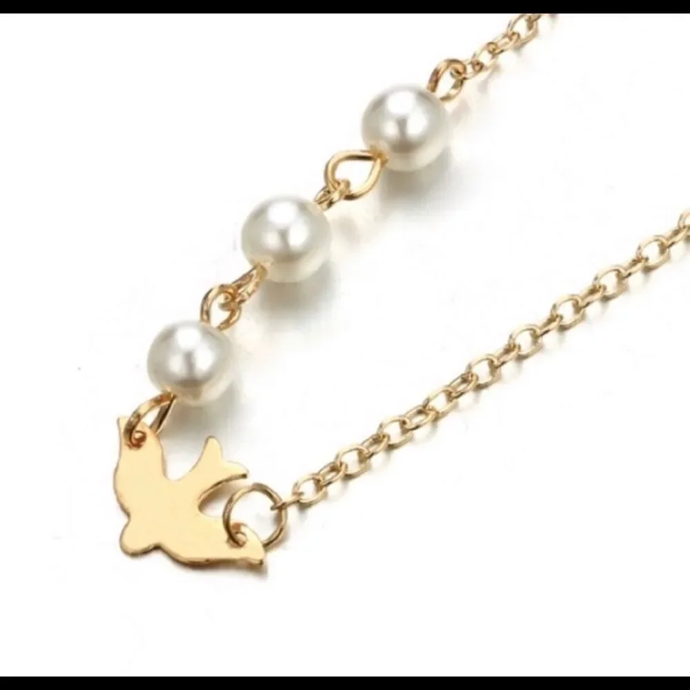 Necklace Dove with Faux pearls Super cute delicate